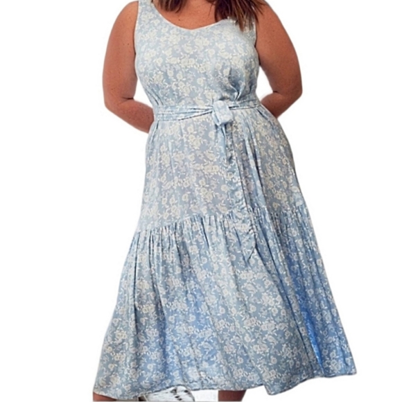 ♥️ONE DAY SALE Eloquii Blue White Floral Sleeveless Tank Bed Midi Dress - Picture 2 of 9